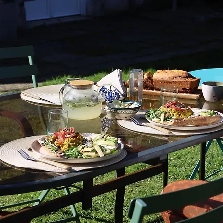 Bed & Breakfast Maison D'Hotes & Yoga, Theo & Marion Ostal Lahontan
