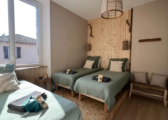 Alojamento de Acomodação e Pequeno-almoço Maison D'hôtes&yoga, Théo&marion Ostal Lahontan