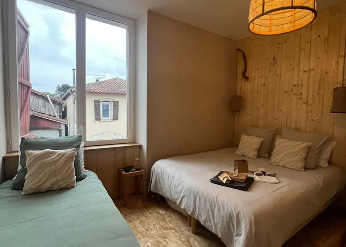 Maison D'hôtes&yoga, Théo&marion Ostal Alojamento de Acomodação e Pequeno-almoço Lahontan